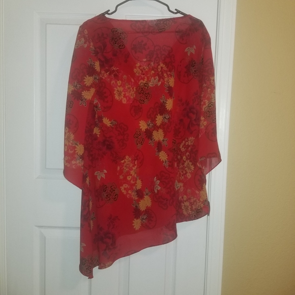 Studio C 22/24 Red Asymmetric Top - Picture 2 of 8